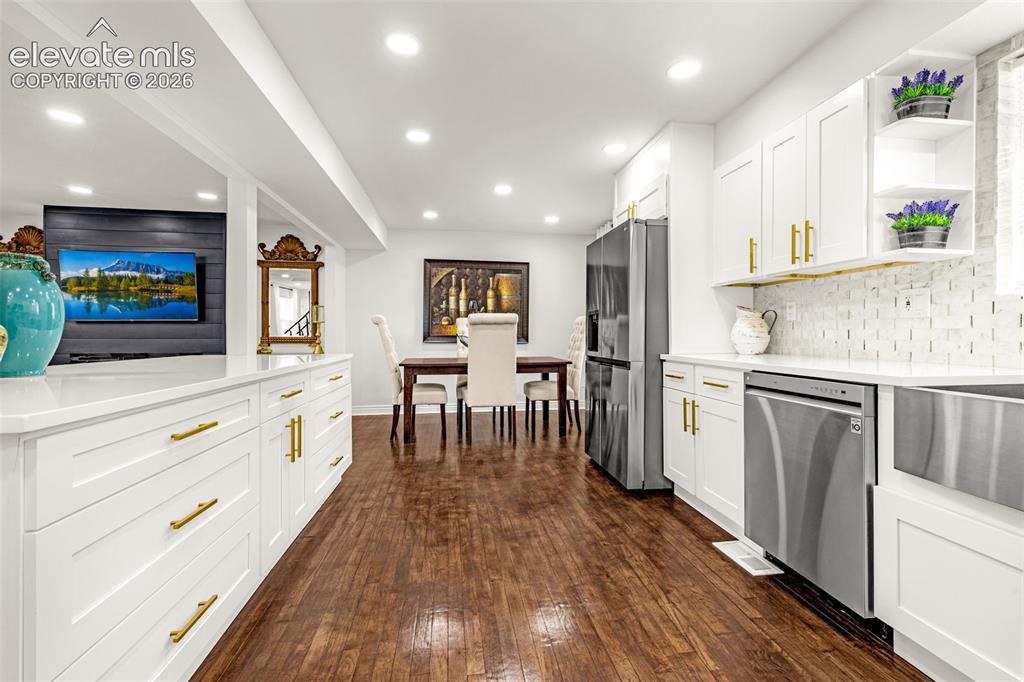 Image 13 of 47: Kitchen