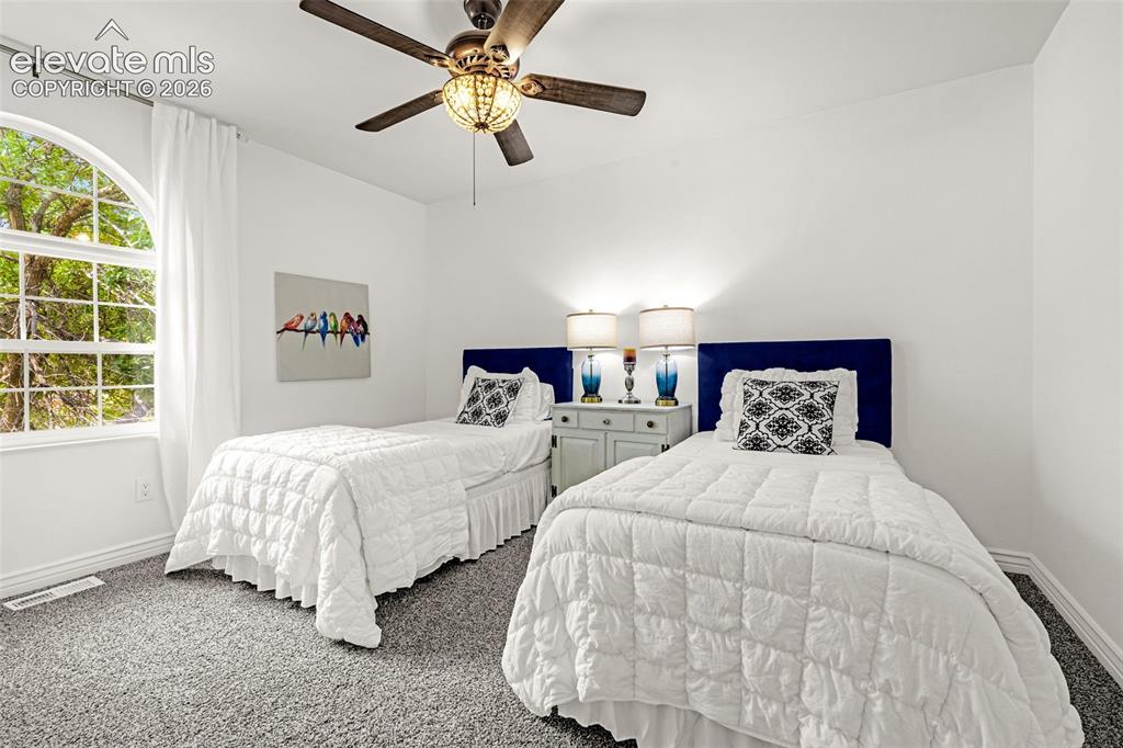 Image 19 of 47: Bedroom