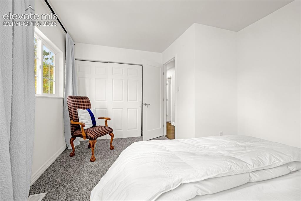 Image 21 of 47: Bedroom