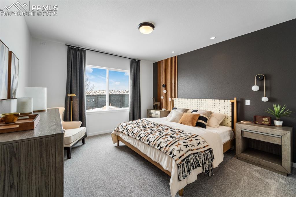 Image 19 of 47: Bedroom