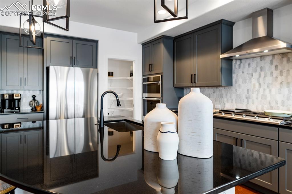 Image 6 of 47: Kitchen