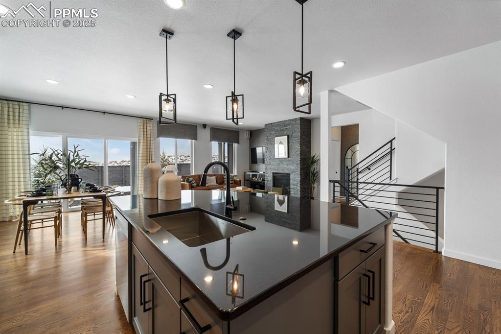 Image 7 of 47: Kitchen