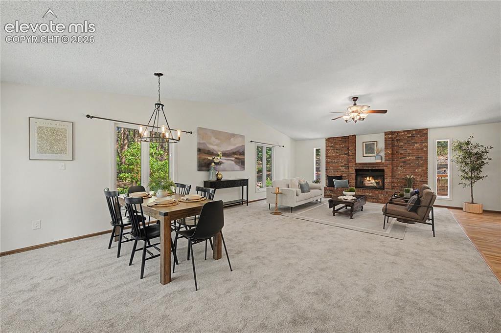 Image 17 of 47: Dining Area