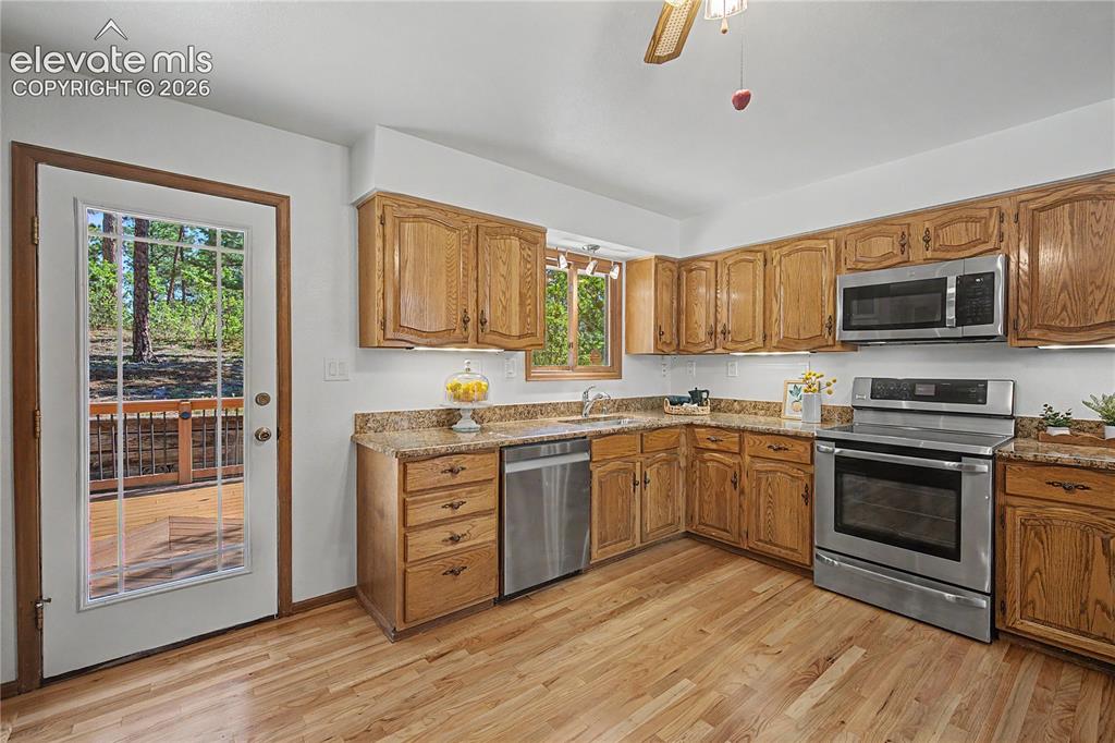 Image 20 of 47: Kitchen