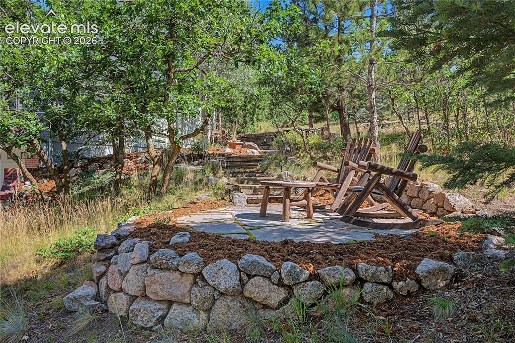 Image 9 of 47: Yard