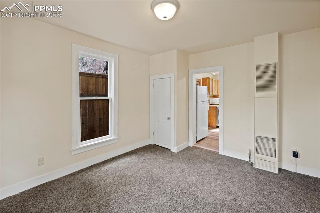 Image 9 of 50: Bedroom