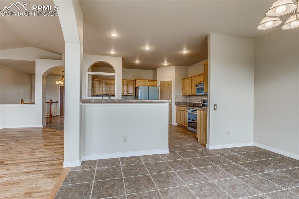 Image 14 of 48: Kitchen