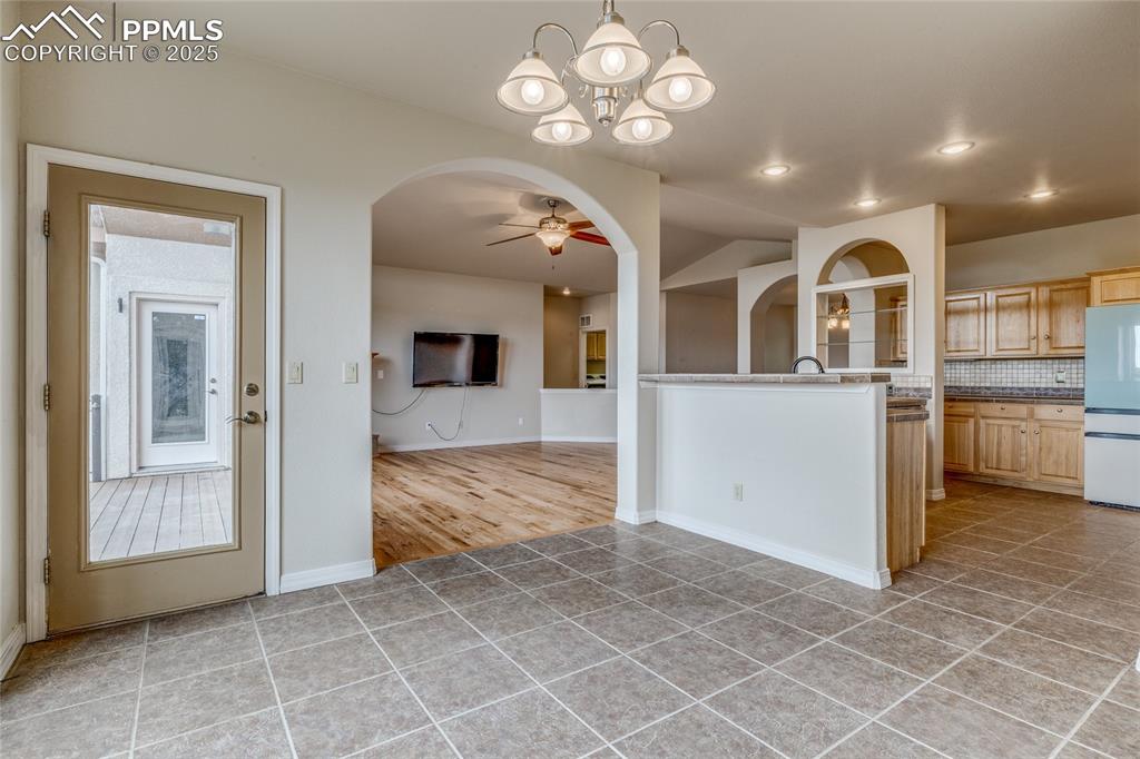 Image 15 of 48: Kitchen