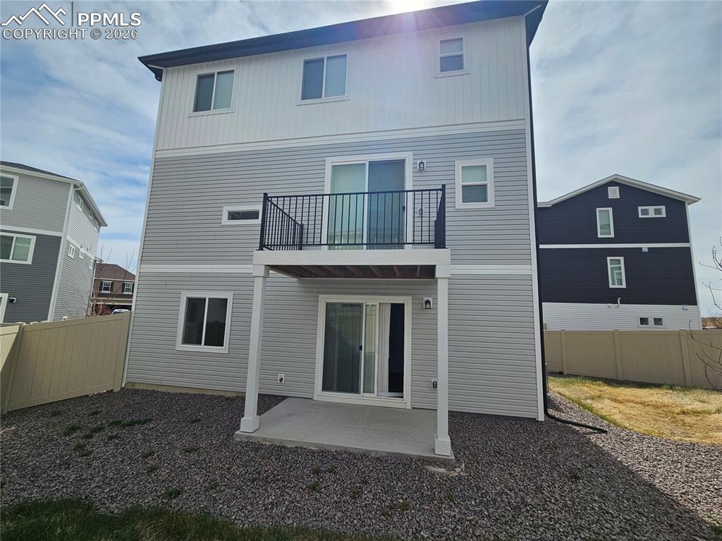 Image 14 of 14: Back of Structure