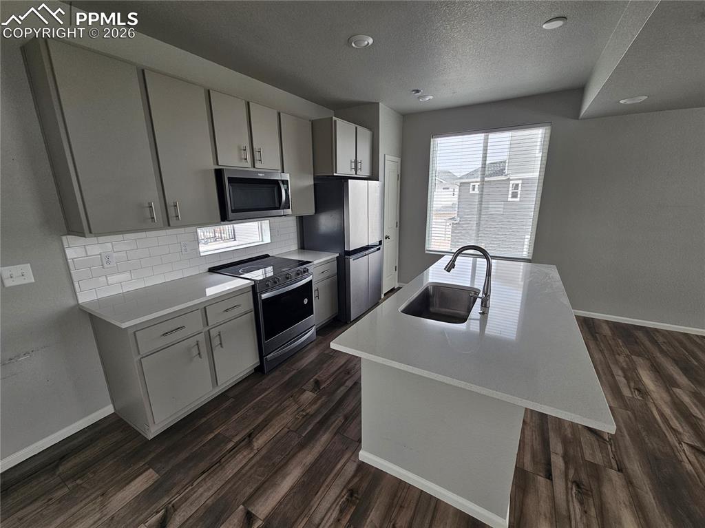 Image 4 of 14: Kitchen