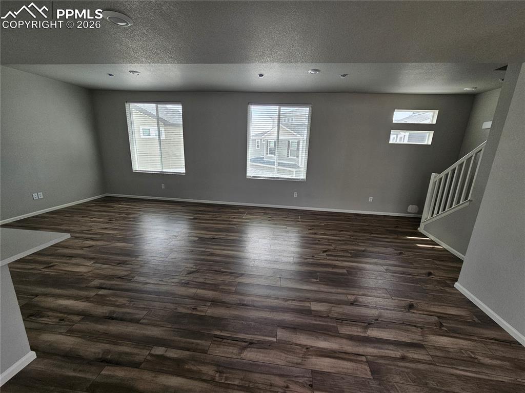 Image 5 of 14: Living Room