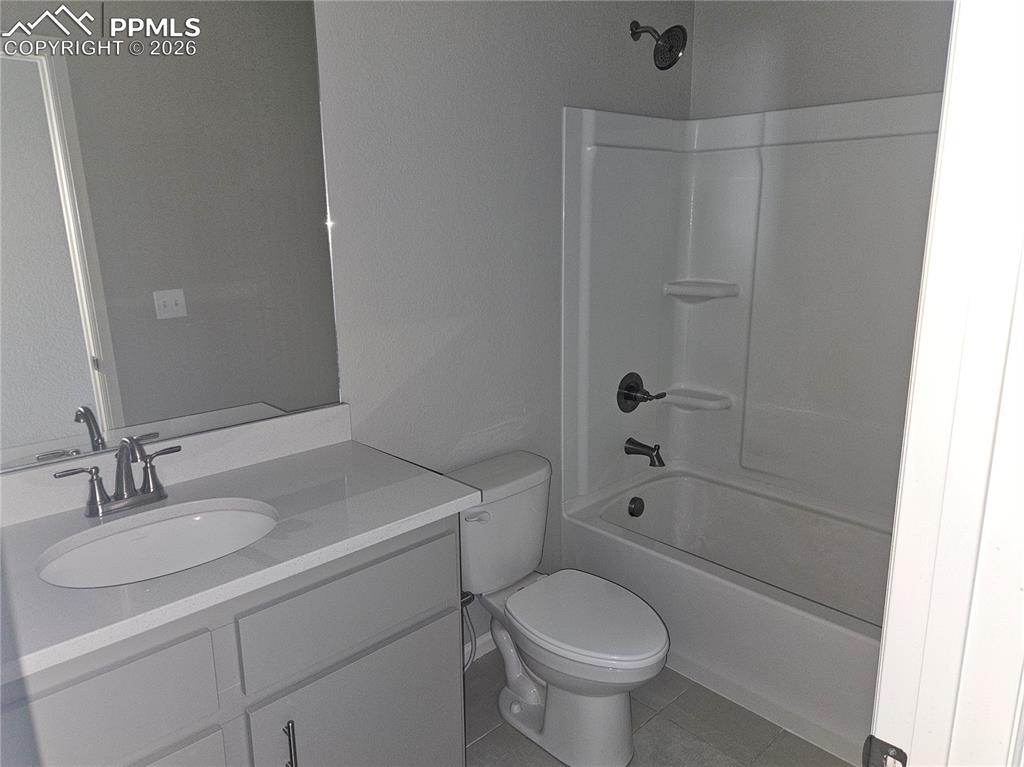 Image 6 of 14: Bathroom