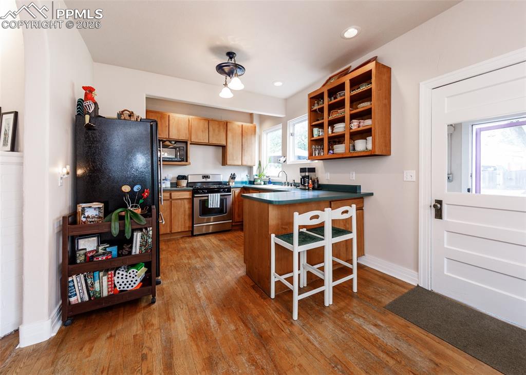 Image 17 of 48: Kitchen
