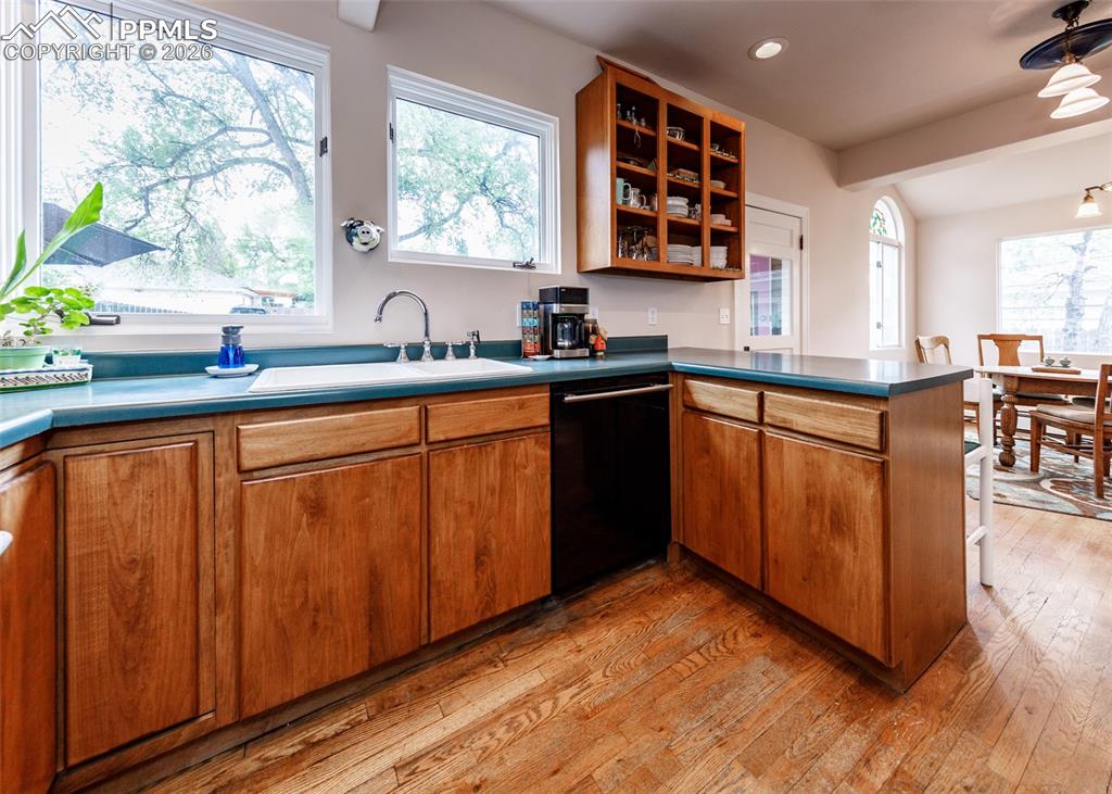 Image 18 of 48: Kitchen