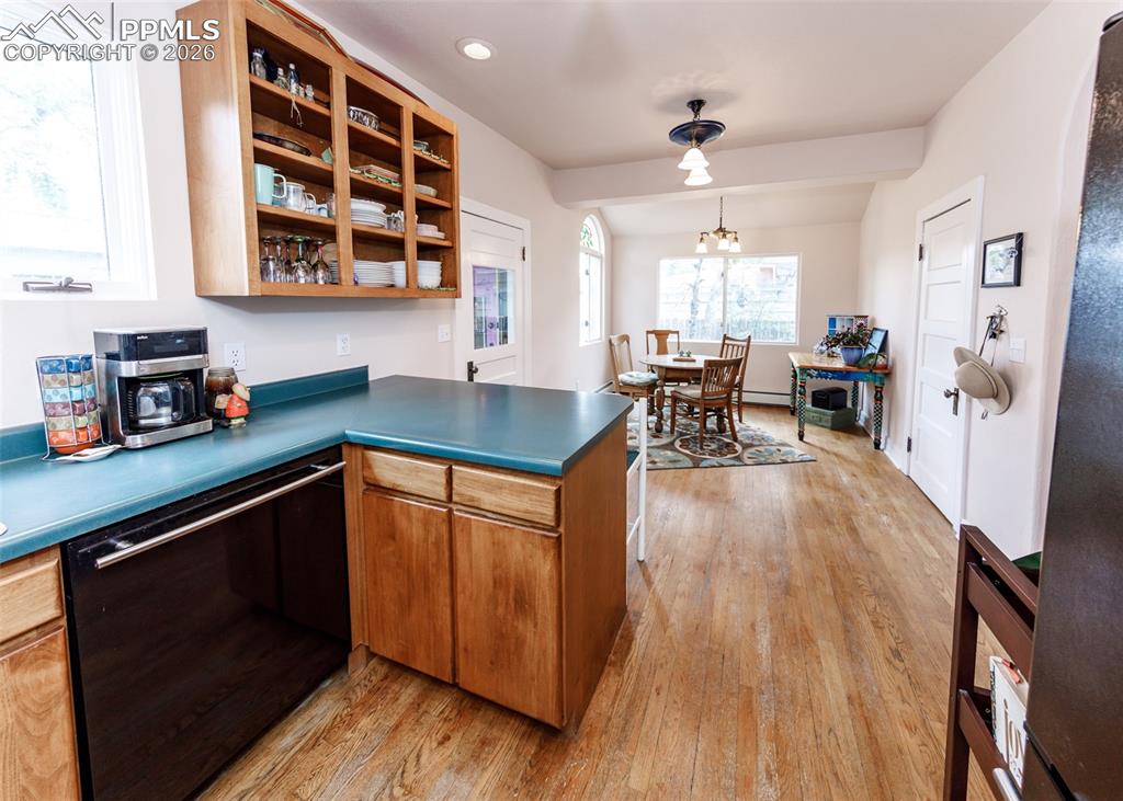 Image 22 of 48: Kitchen