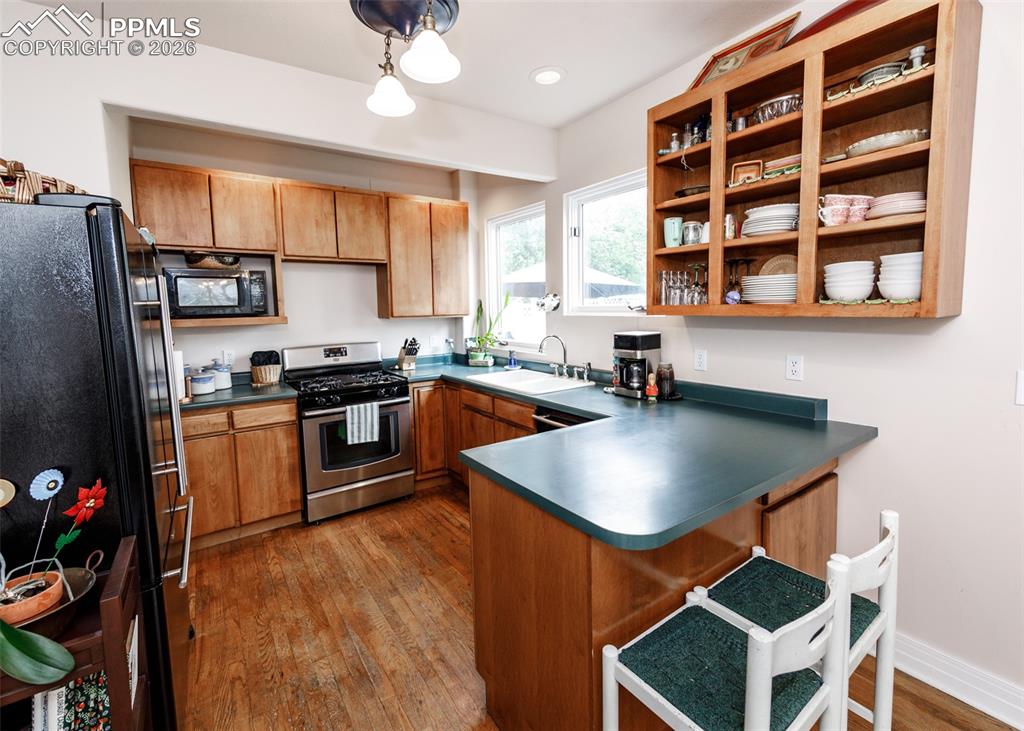 Image 23 of 48: Kitchen