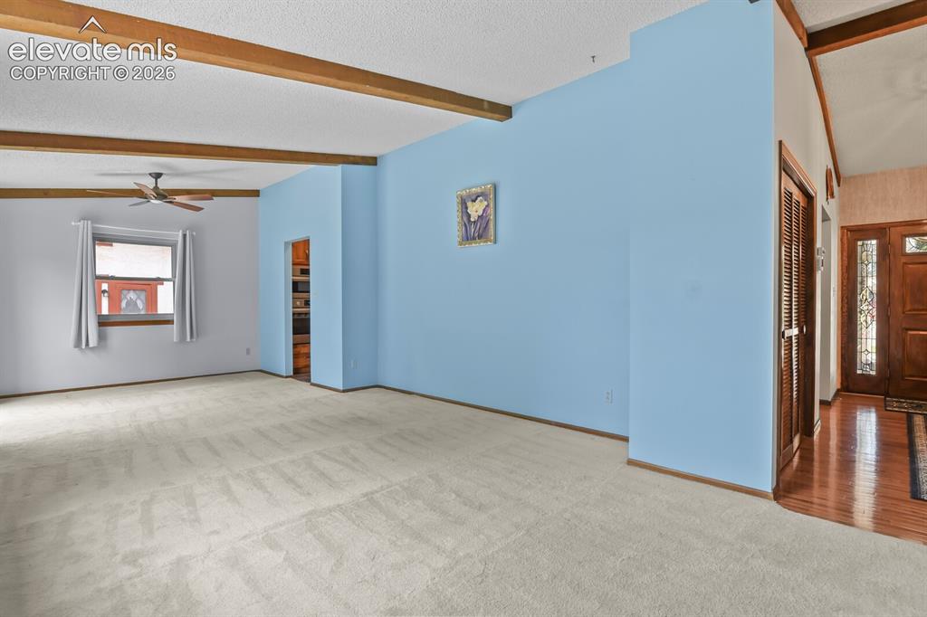 Image 8 of 50: Living Room