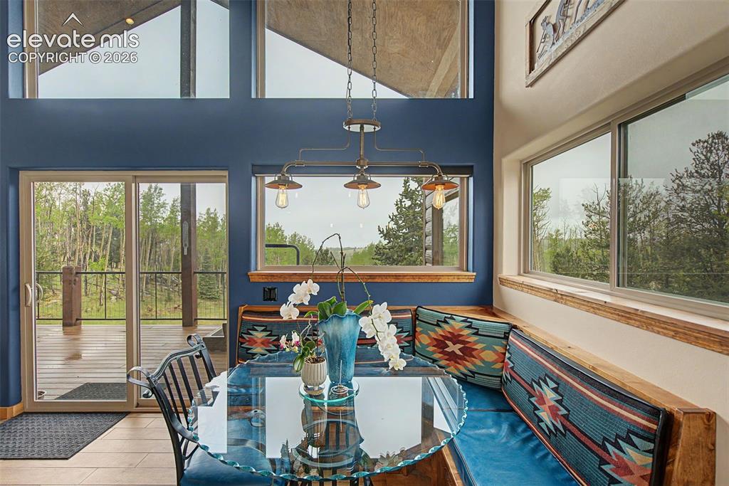 Image 21 of 50: Dining Area