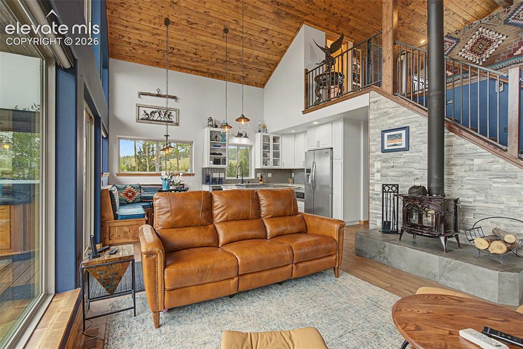 Image 9 of 50: Living Room