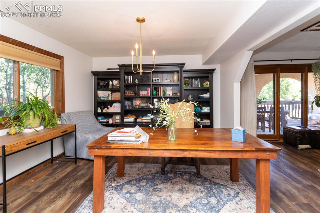 Image 15 of 40: Office