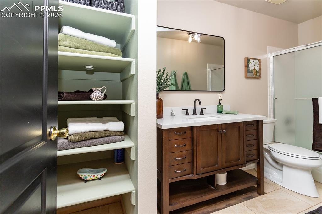 Image 26 of 40: Bathroom