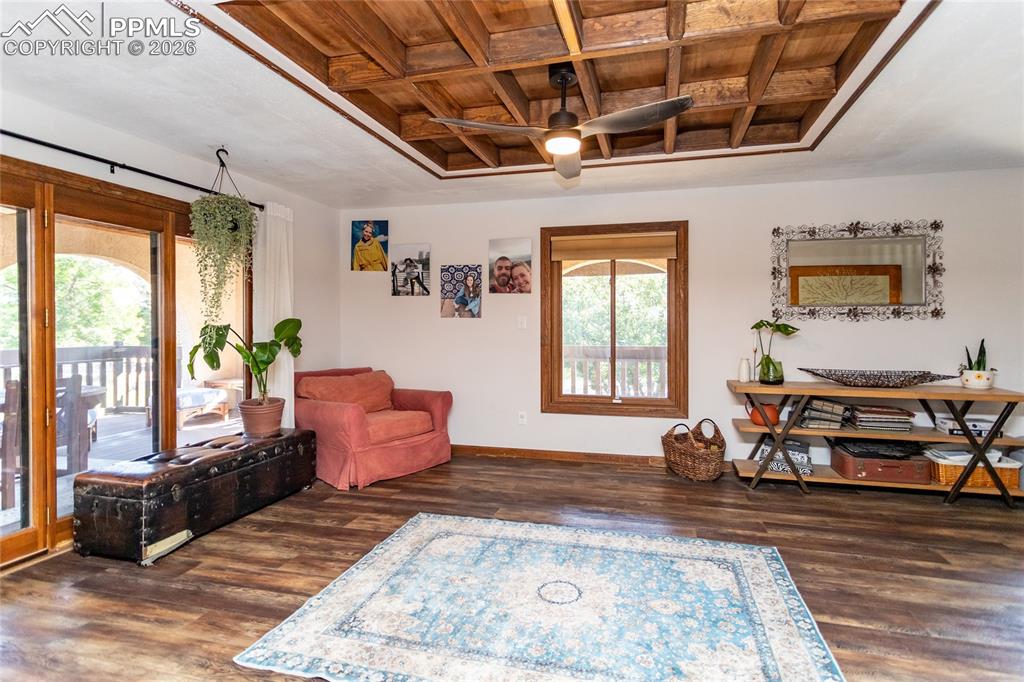 Image 6 of 40: Sitting Room