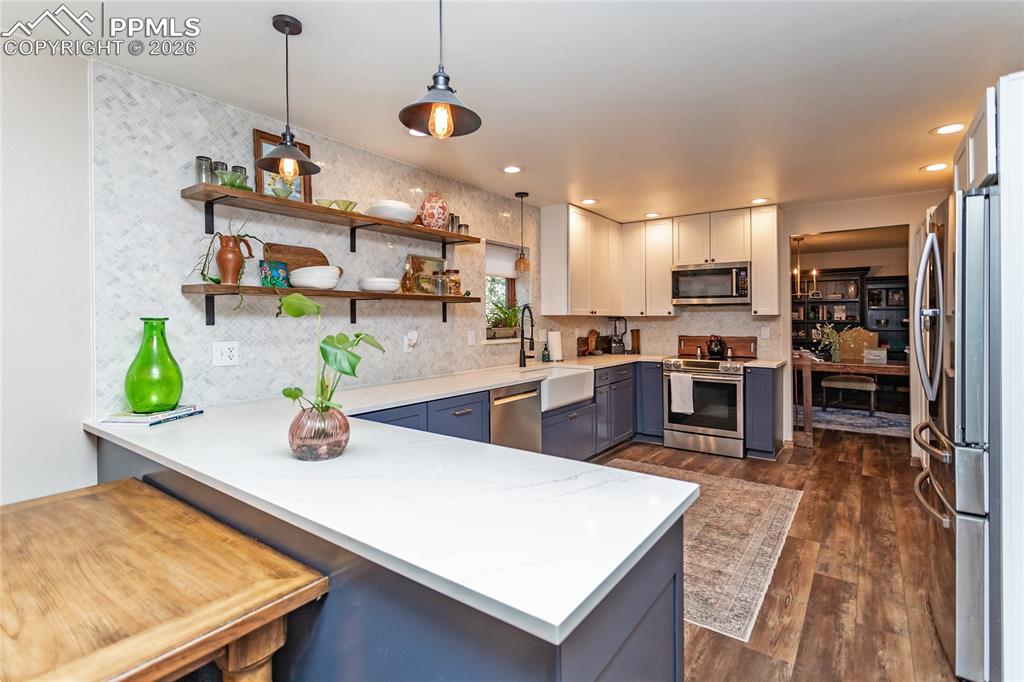 Image 7 of 40: Kitchen