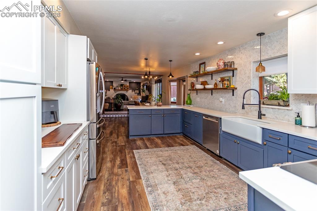 Image 8 of 40: Kitchen