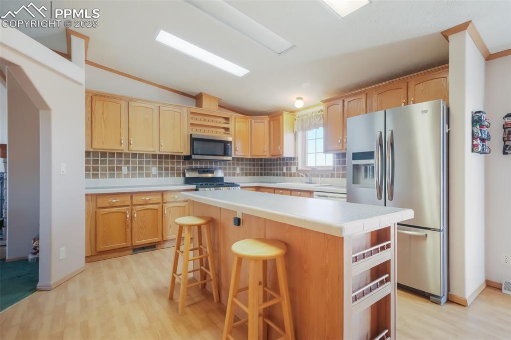 Image 10 of 50: Kitchen