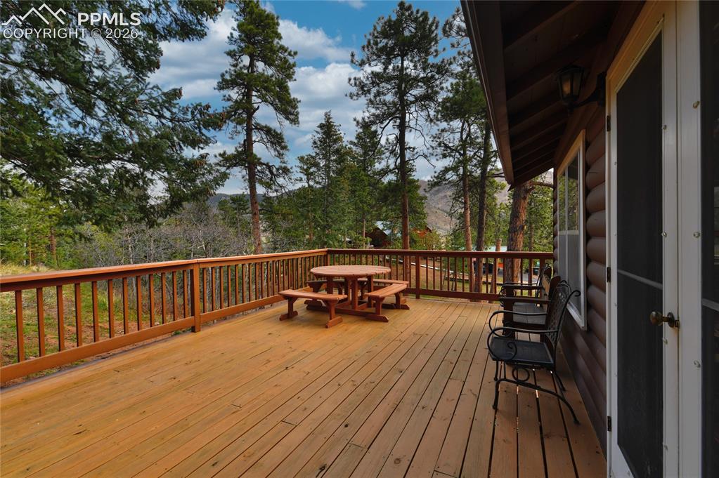 Image 21 of 33: Deck
