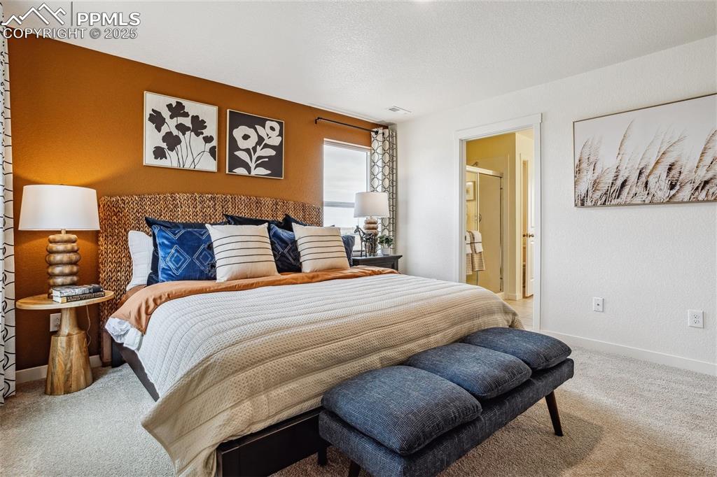 Image 16 of 22: Bedroom