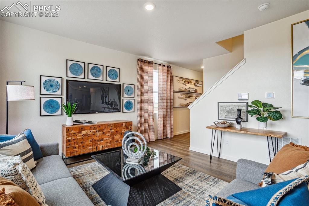 Image 5 of 22: Living Room