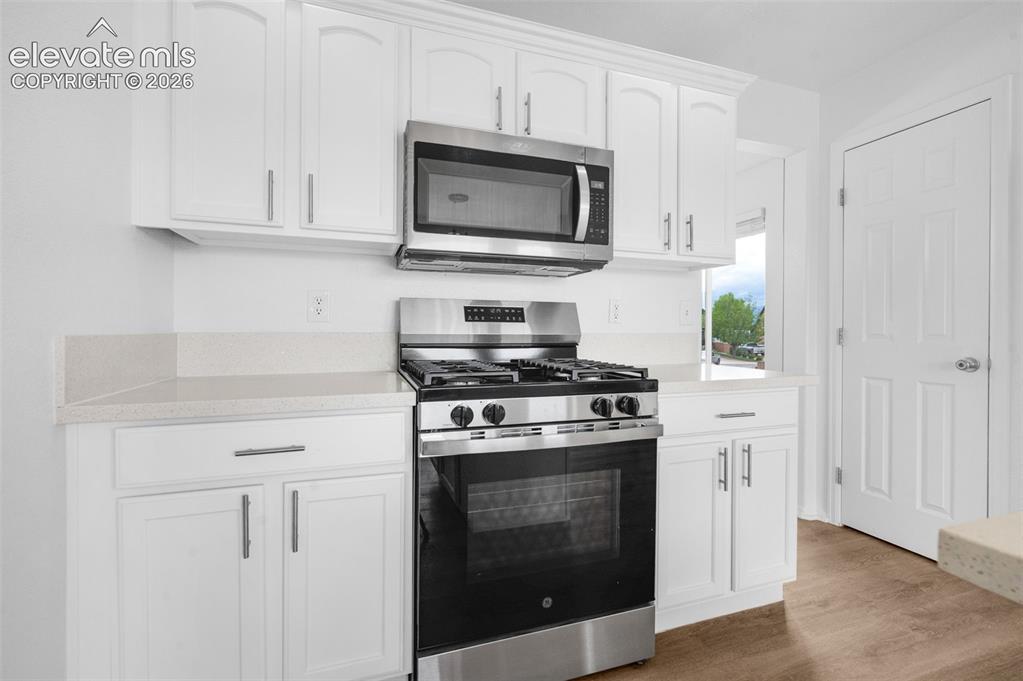 Image 13 of 35: Kitchen