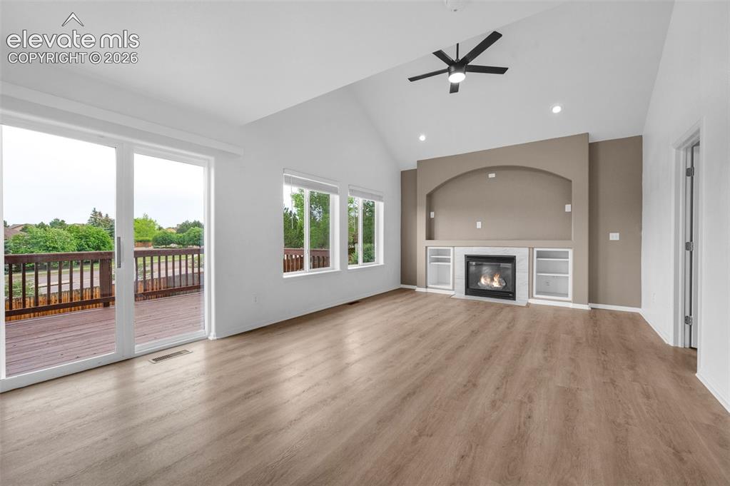 Image 8 of 35: Dining Area