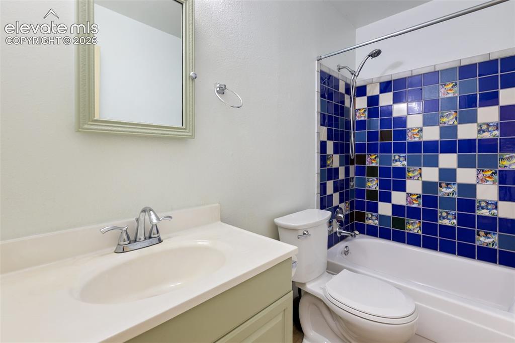 Image 15 of 50: Bathroom