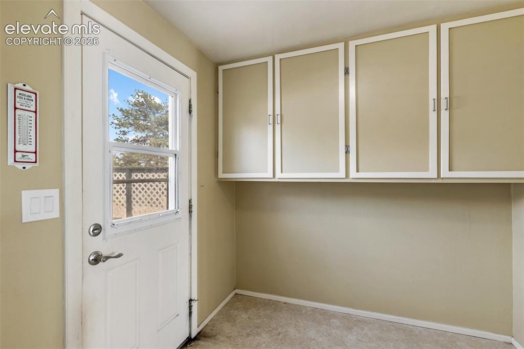Image 30 of 50: Mudroom entry area