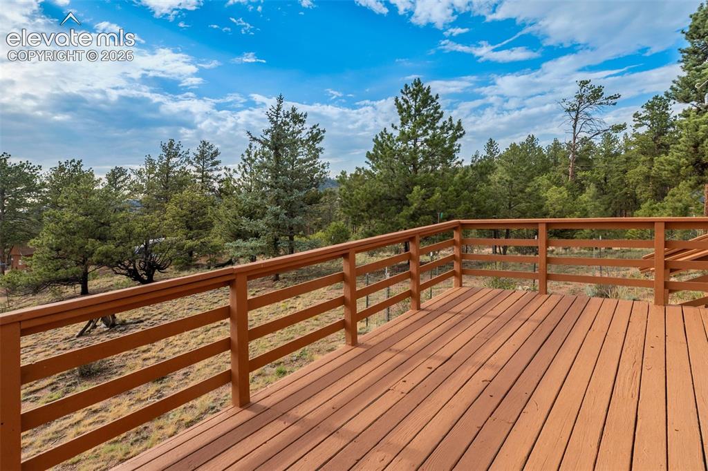 Image 43 of 50: Deck