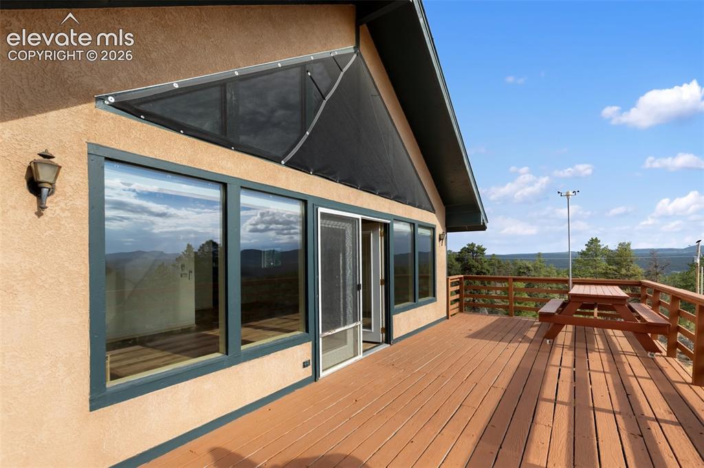 Image 44 of 50: Deck