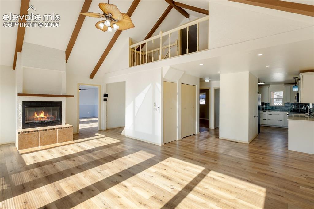 Image 8 of 50: Living Room
