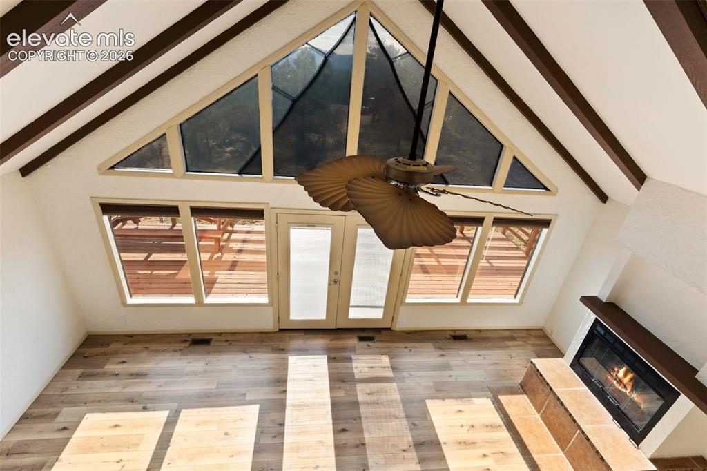 Image 9 of 50: Living Room
