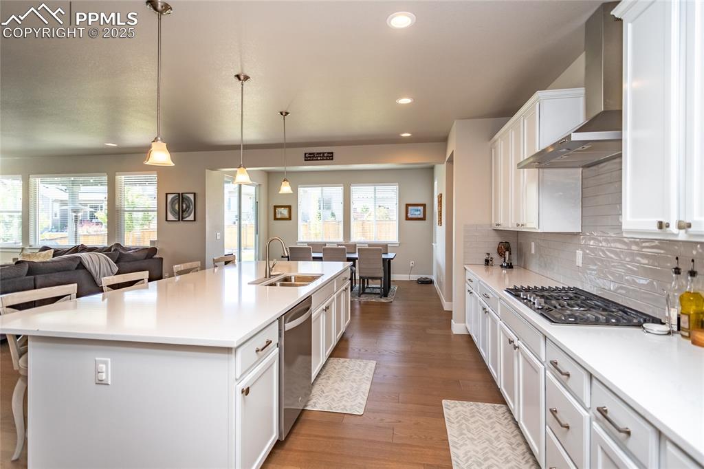 Image 11 of 50: Kitchen