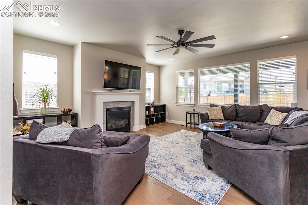 Image 15 of 50: Living Room