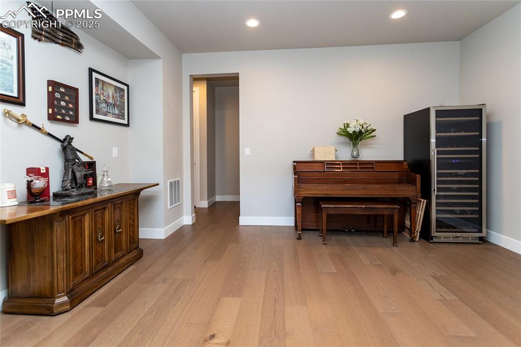 Image 18 of 50: Sitting Room
