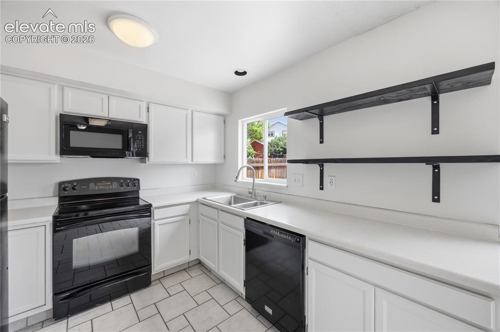 Image 14 of 36: Kitchen