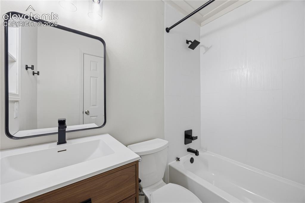 Image 30 of 36: Bathroom