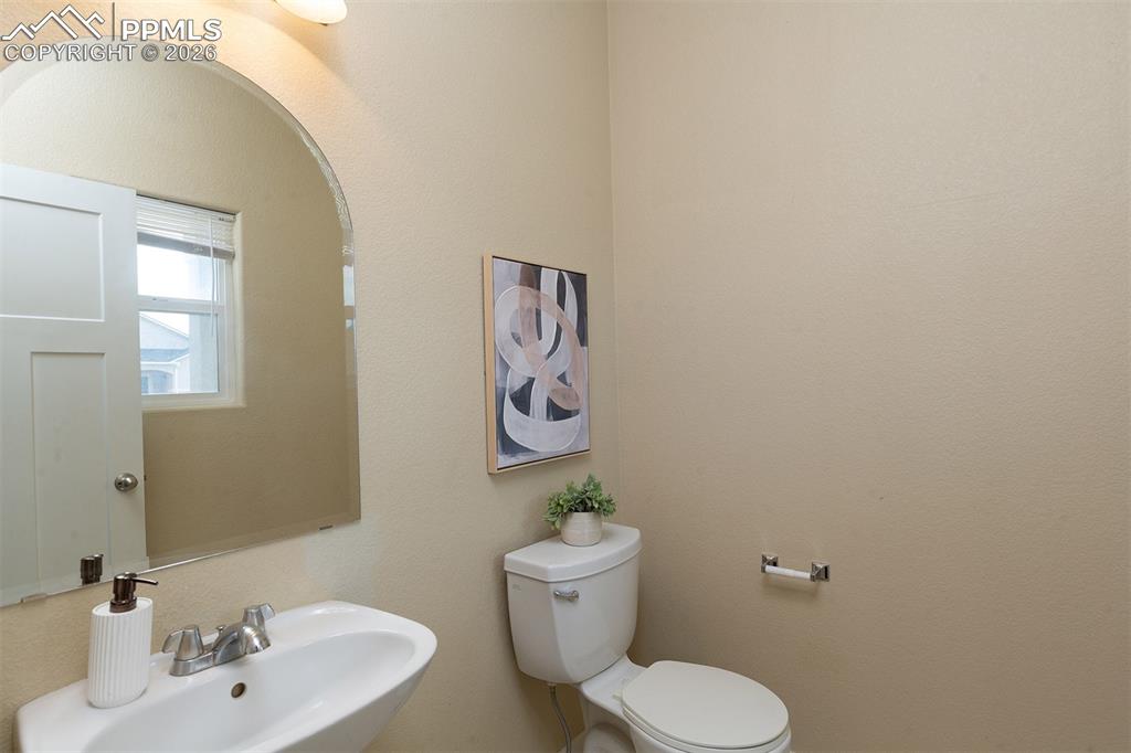 Image 18 of 30: Bathroom