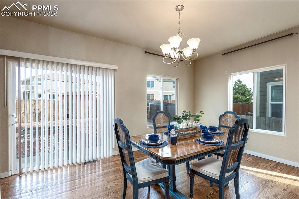 Image 5 of 30: Dining Area