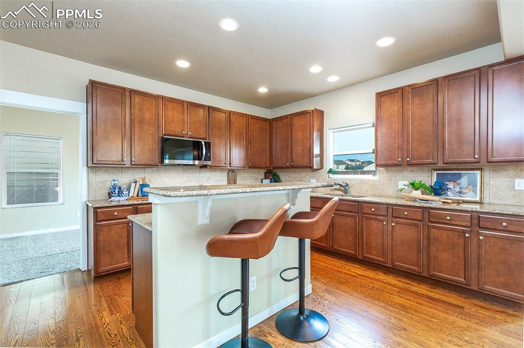 Image 7 of 30: Kitchen