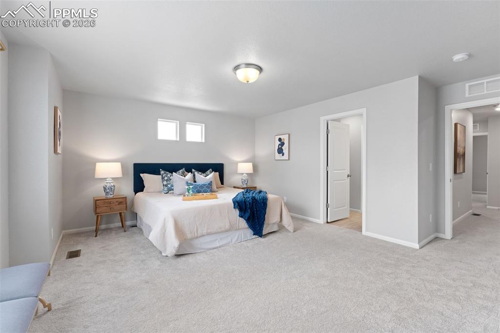 Image 11 of 31: Bedroom