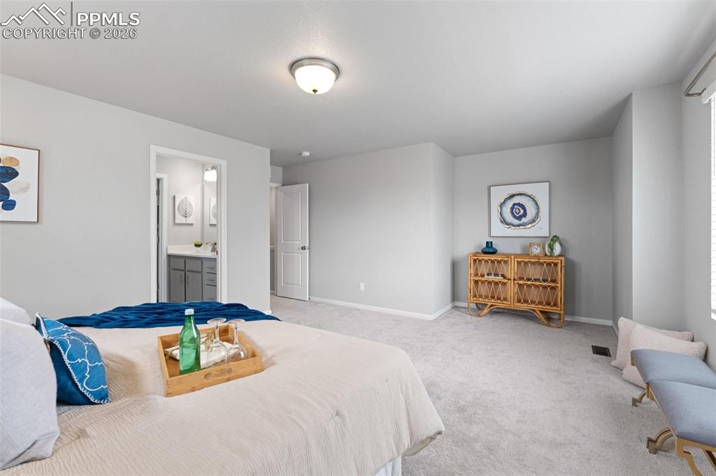 Image 12 of 31: Bedroom